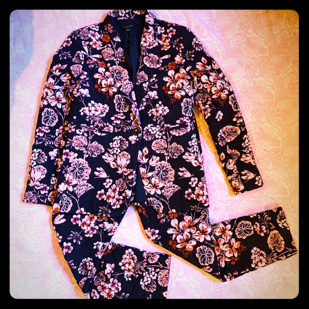 Ann Taylor Floral Pant Suit Navy size 0P blazer